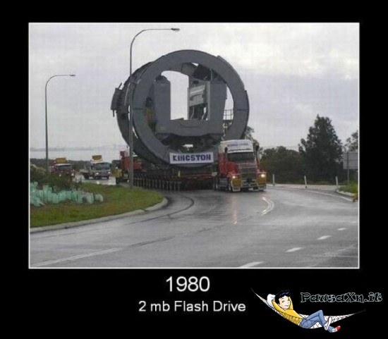 flash-drive-per-nerd-550x481.jpg